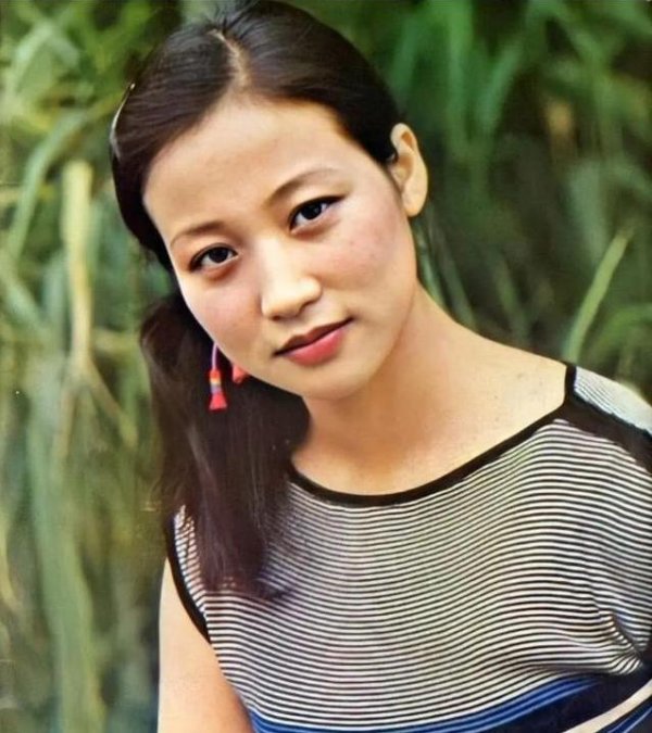 牛小散 80年代女神李克纯：事业巅峰嫁美国人，67岁生活揭秘