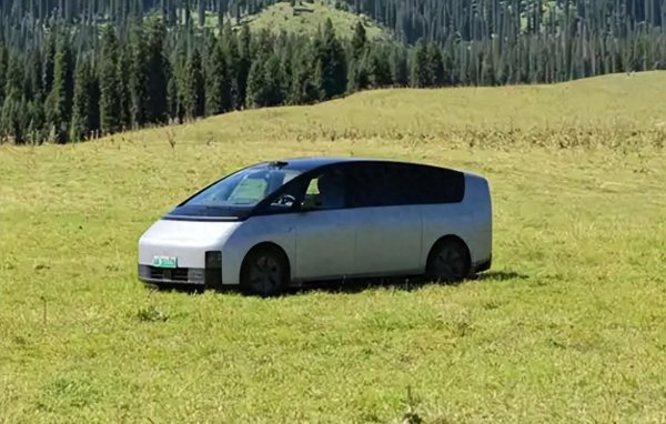 盛金缘证券 理想汽车宣布召回11424辆2024款理想MEGA